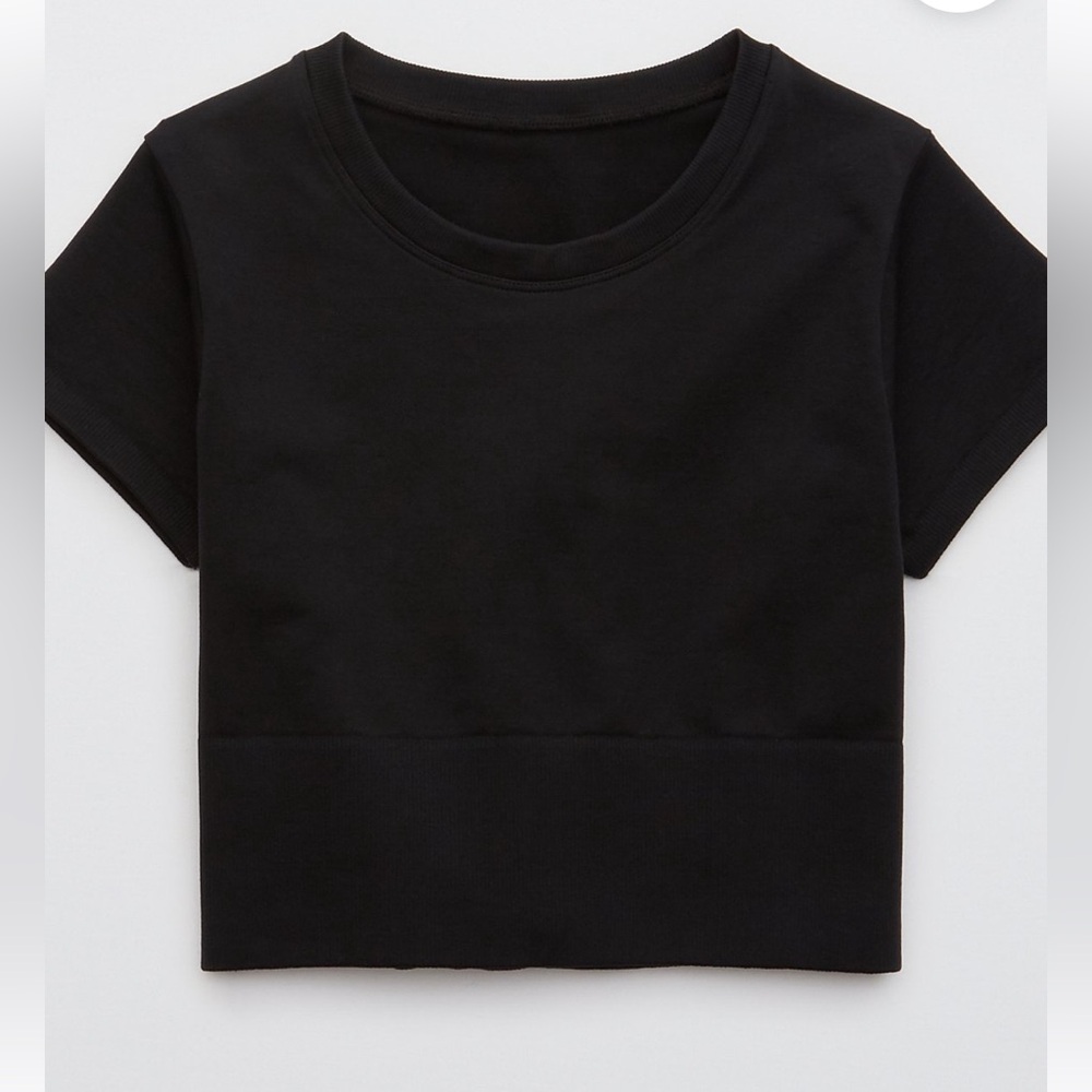 Offline by Aerie Sidewalk Seamless Cropped T-Shirt in Black